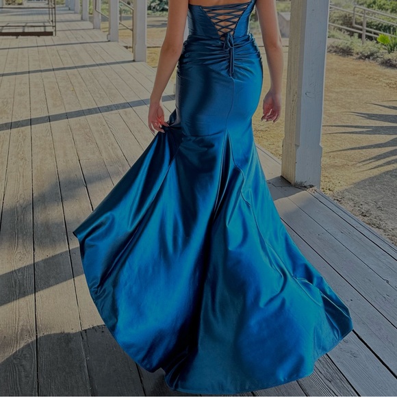 Prom Dress WITH heels (size 7-7.5) - Picture 4 of 4